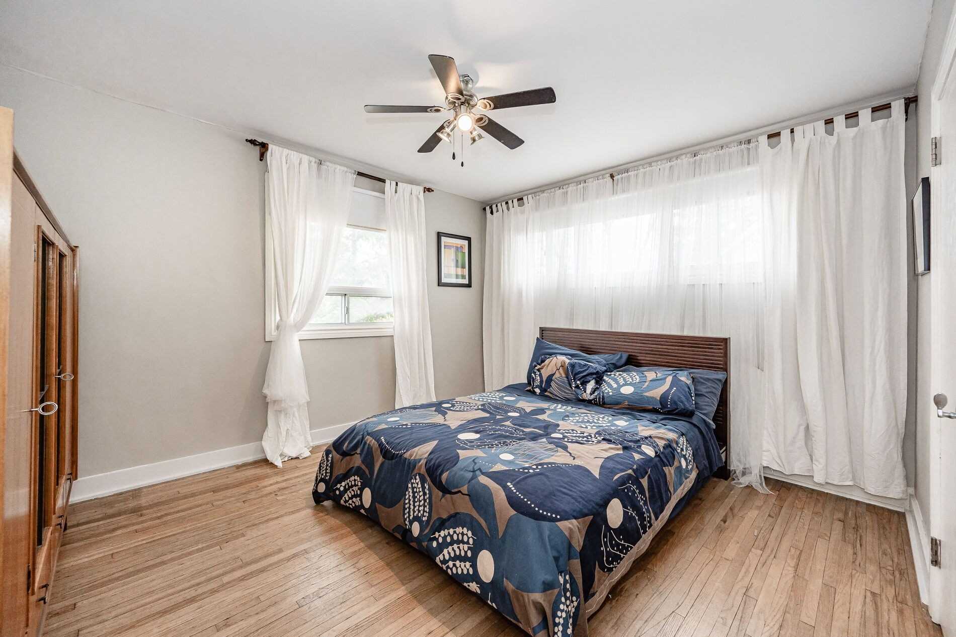 25 Mineola Rd E