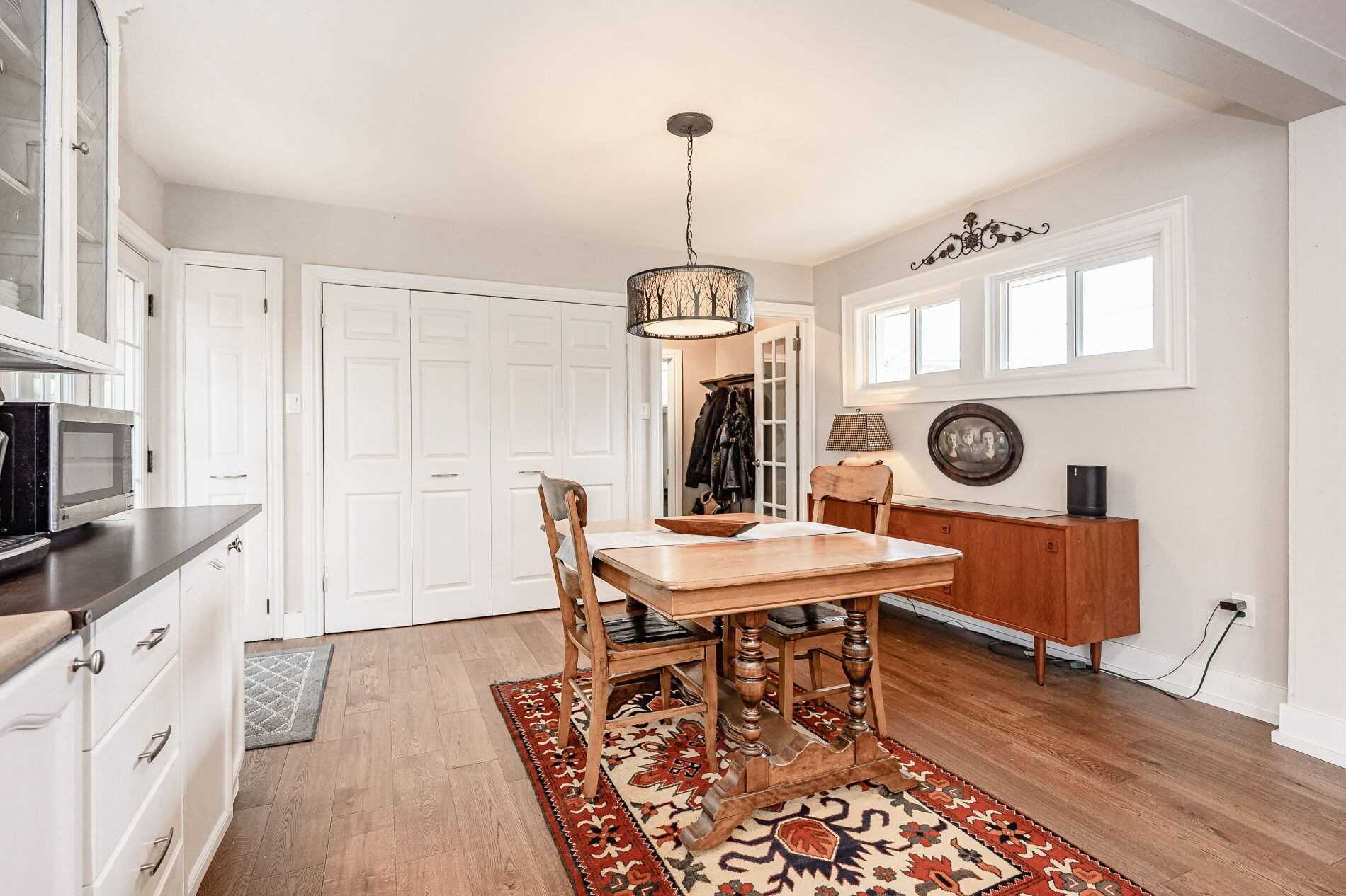 25 Mineola Rd E