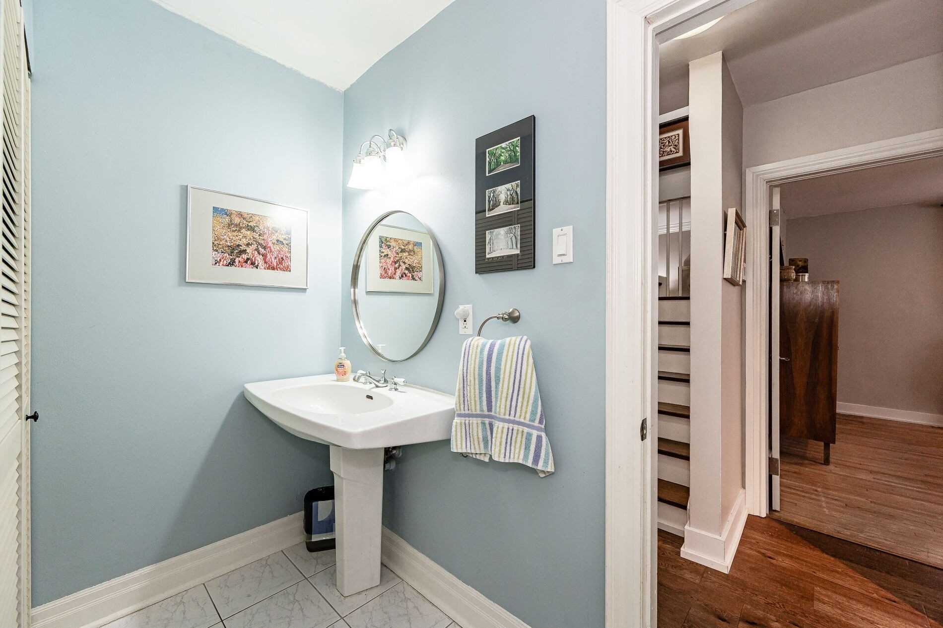 25 Mineola Rd E