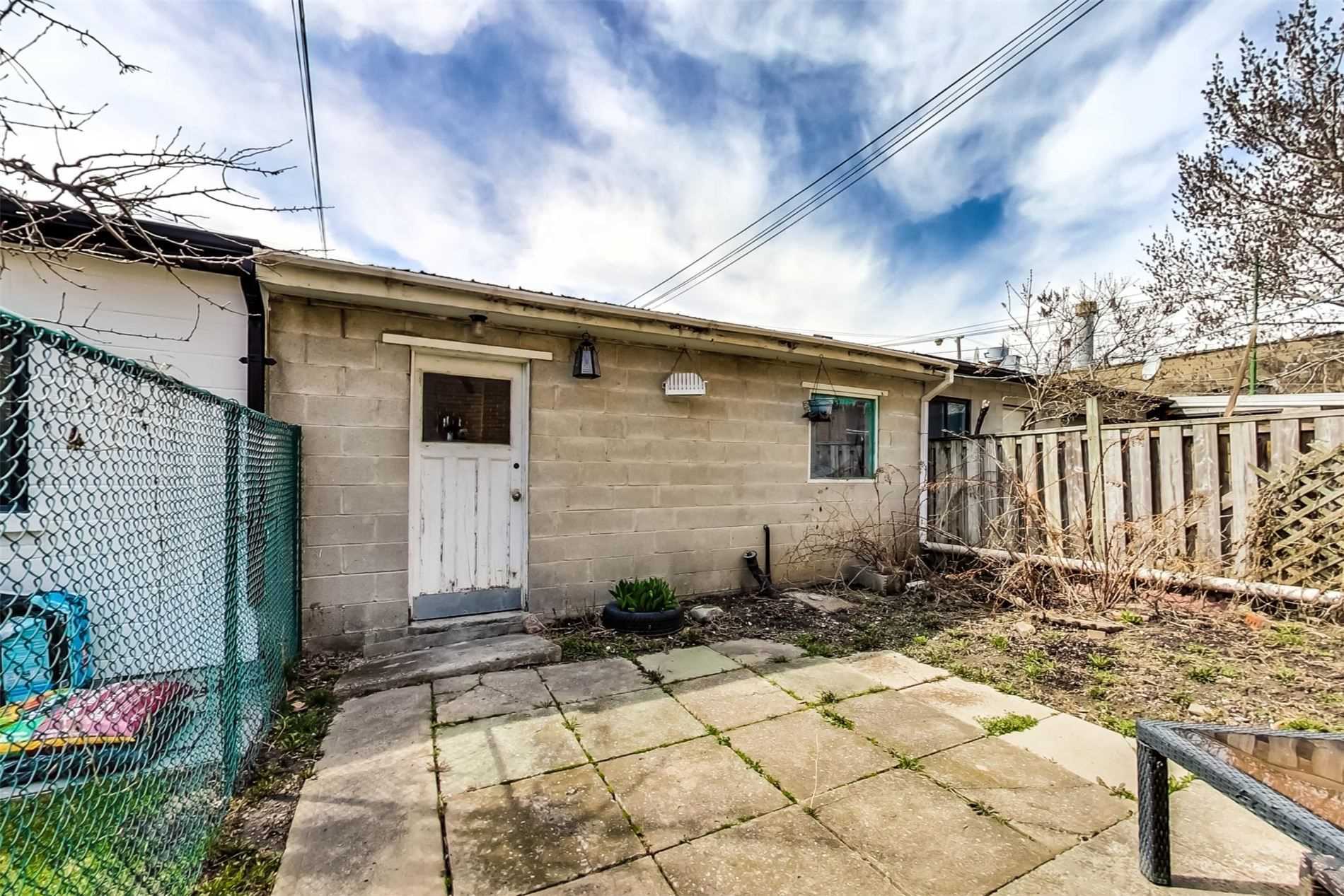 1162 Dovercourt Rd