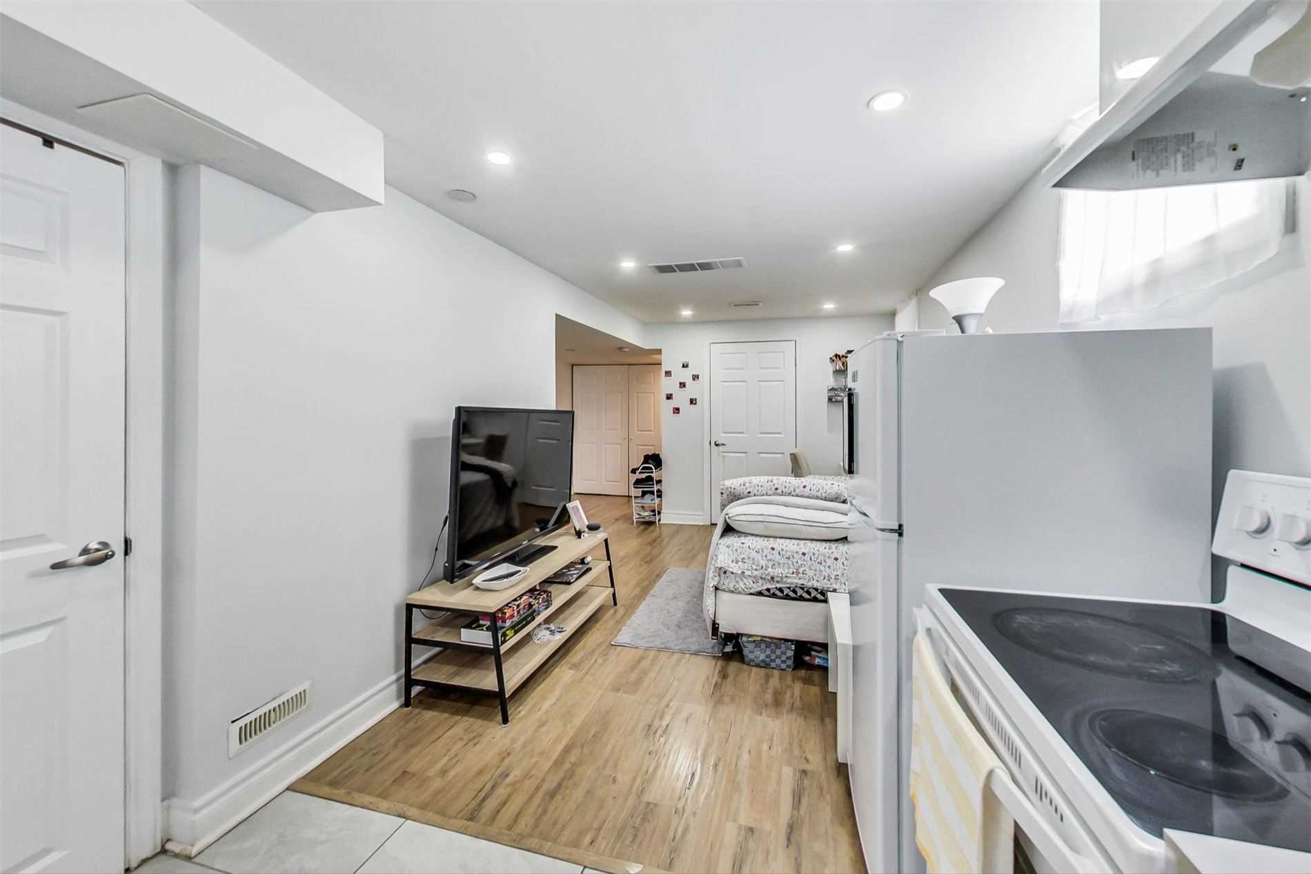 1162 Dovercourt Rd