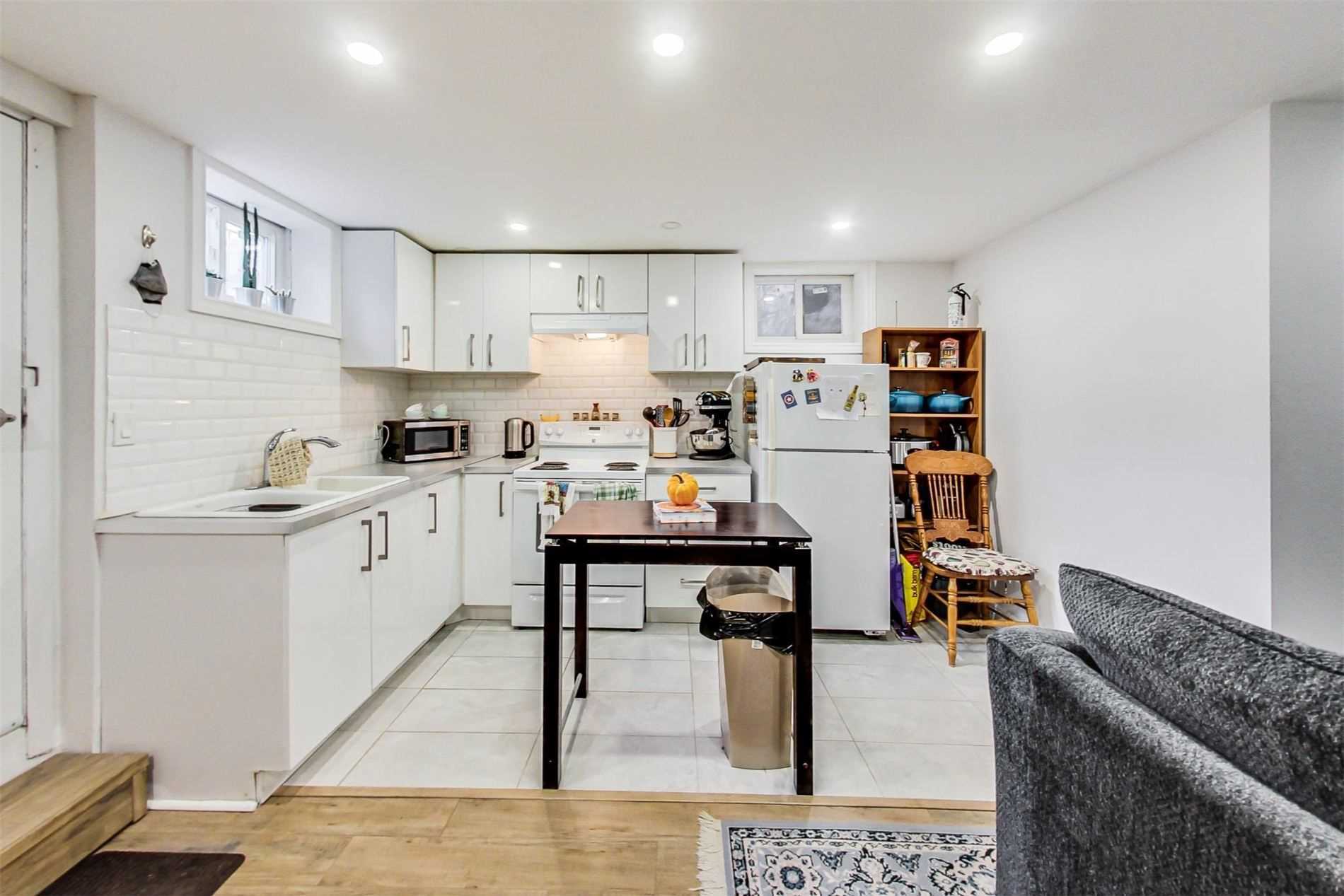 1162 Dovercourt Rd
