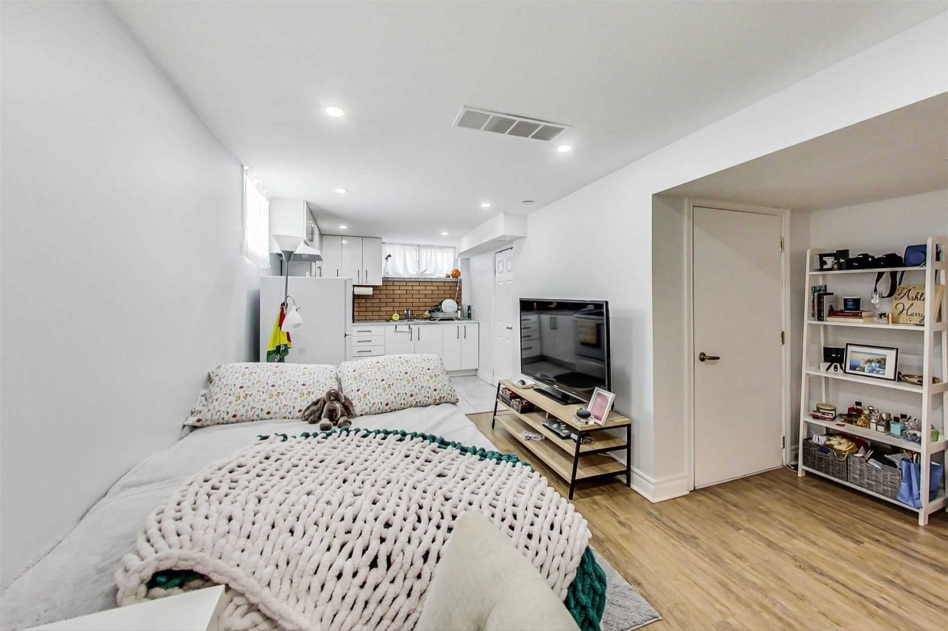 1162 Dovercourt Rd