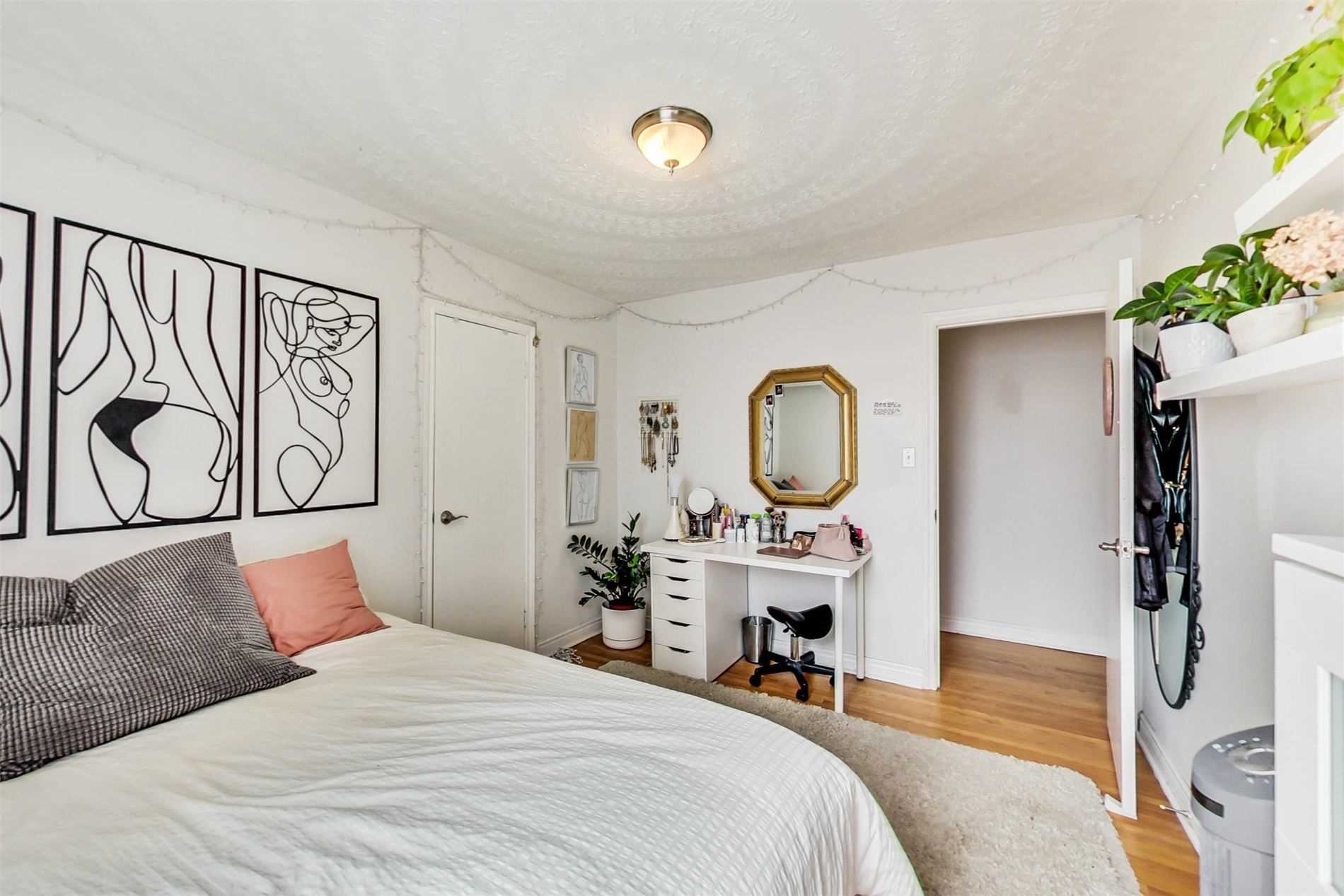 1162 Dovercourt Rd