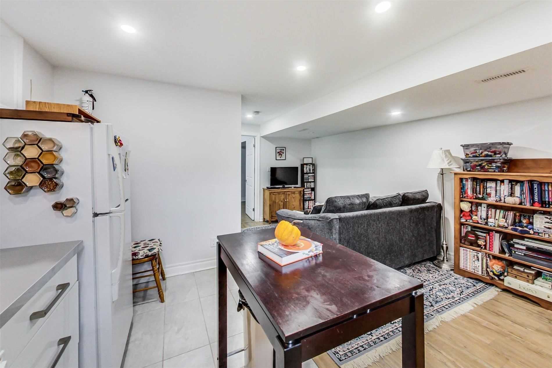 1162 Dovercourt Rd