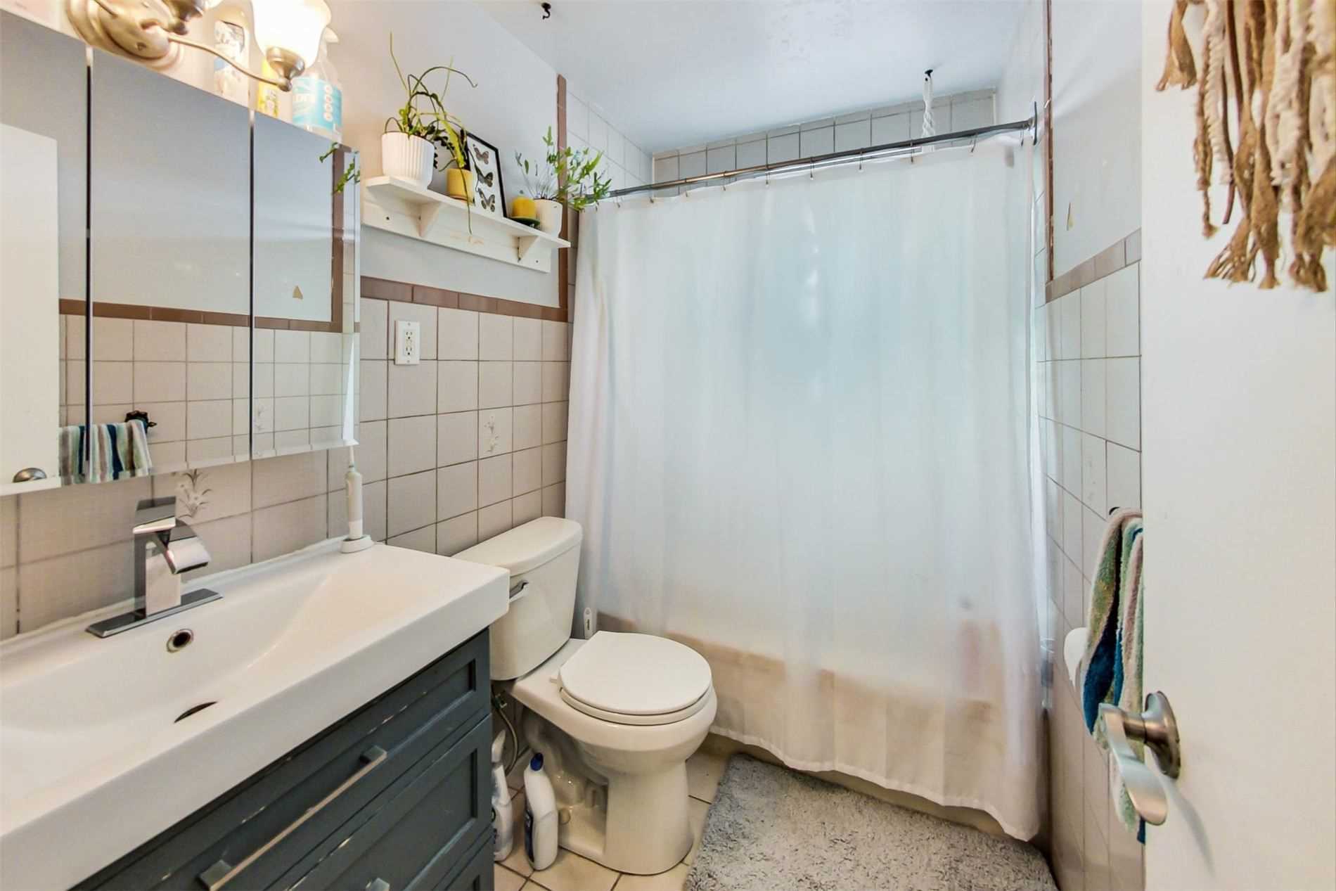 1162 Dovercourt Rd
