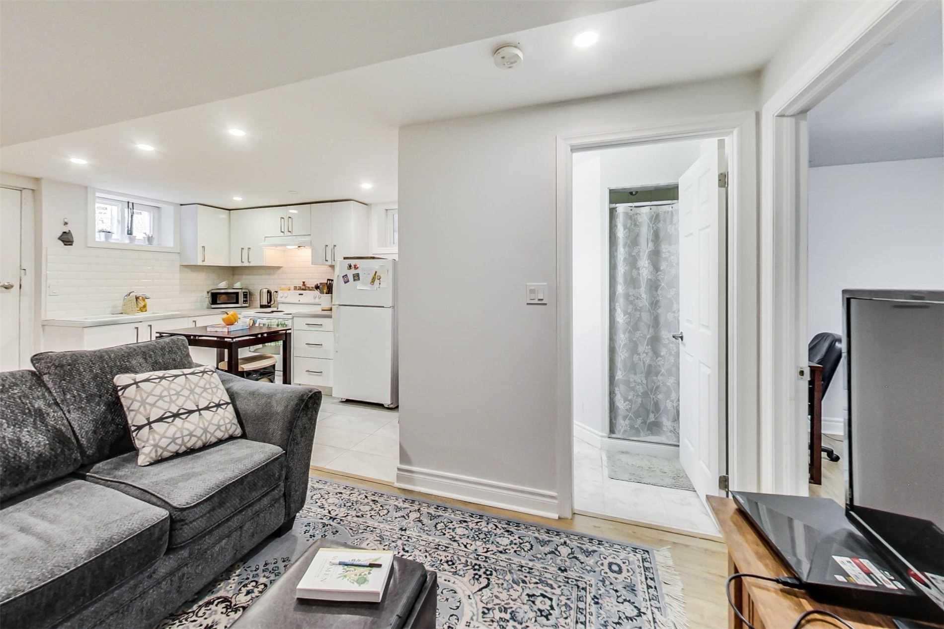 1162 Dovercourt Rd