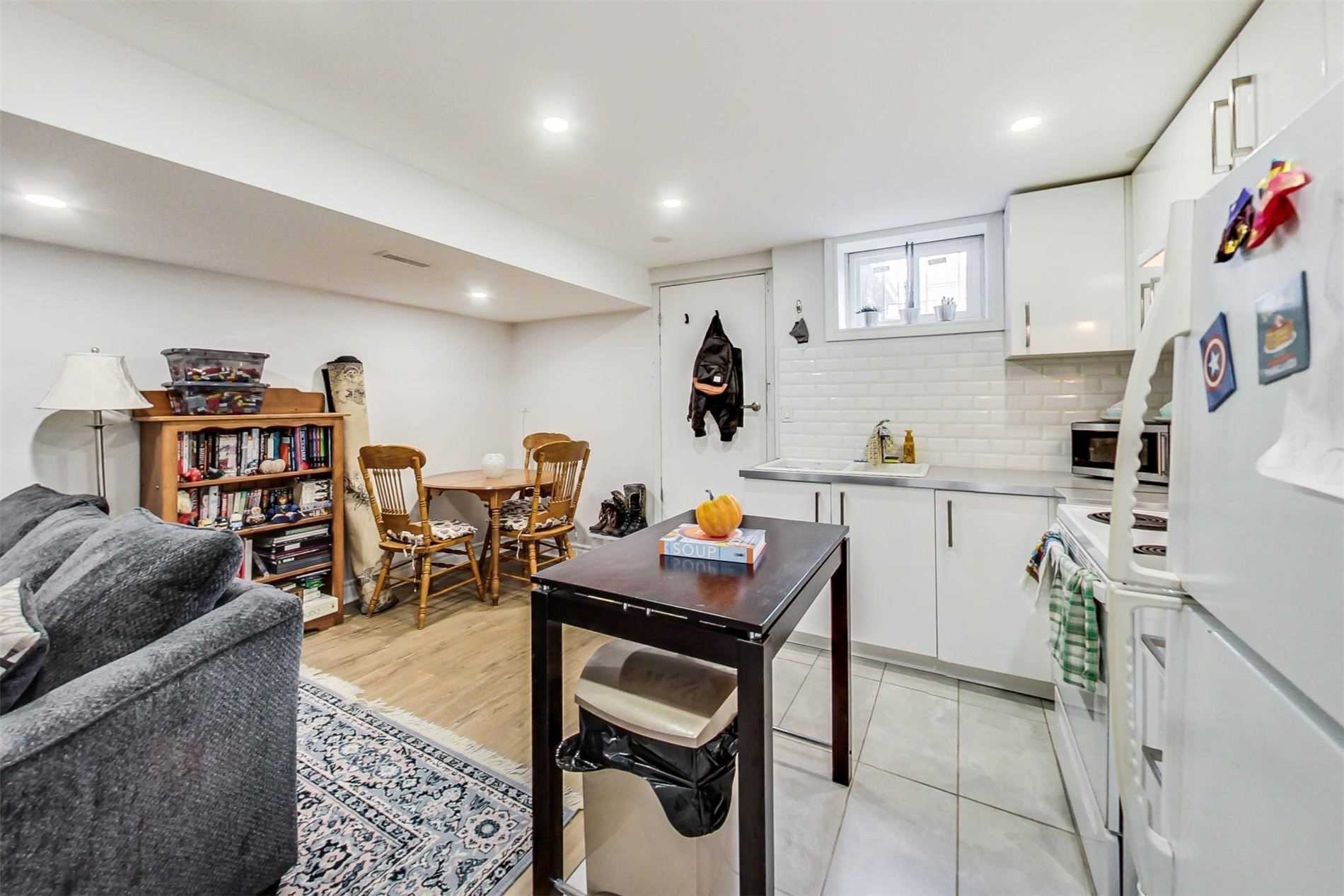 1162 Dovercourt Rd