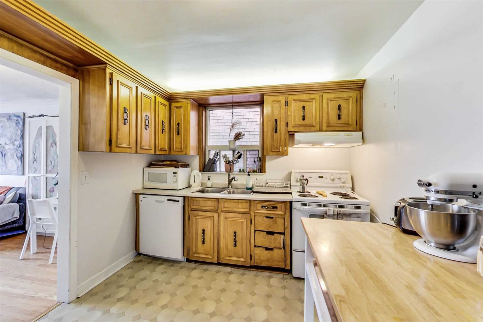 1162 Dovercourt Rd
