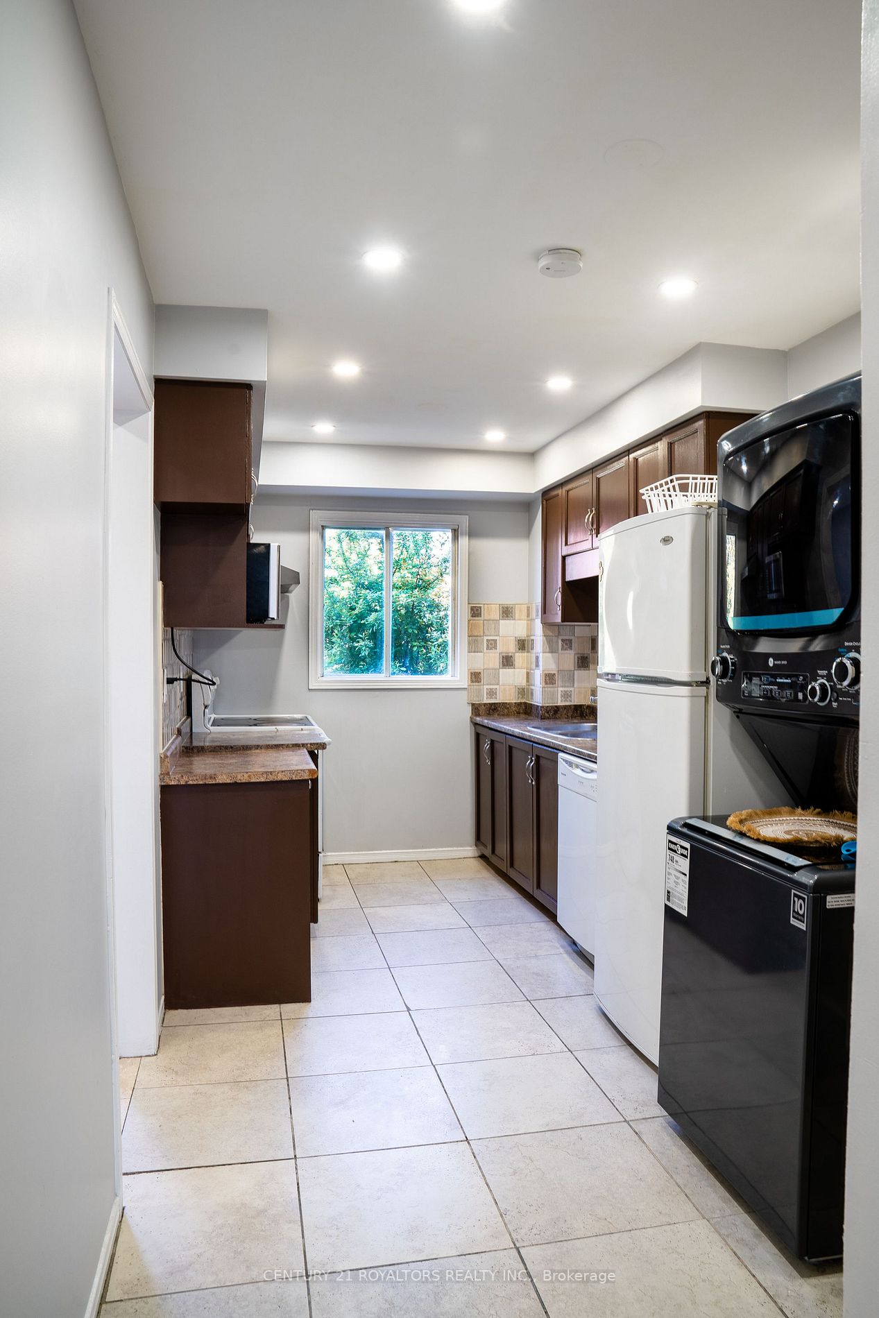 60 Dutch Cres
