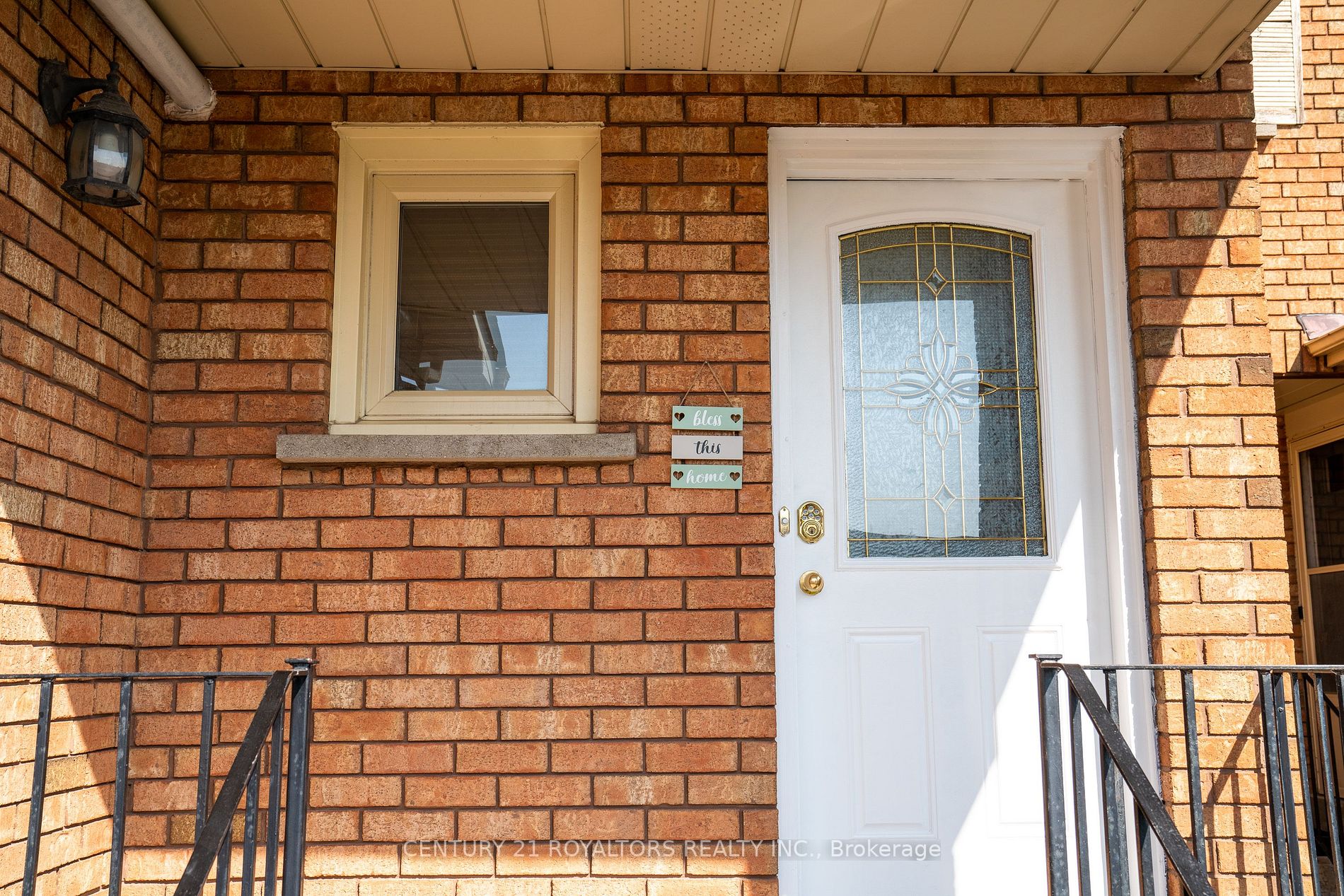 60 Dutch Cres