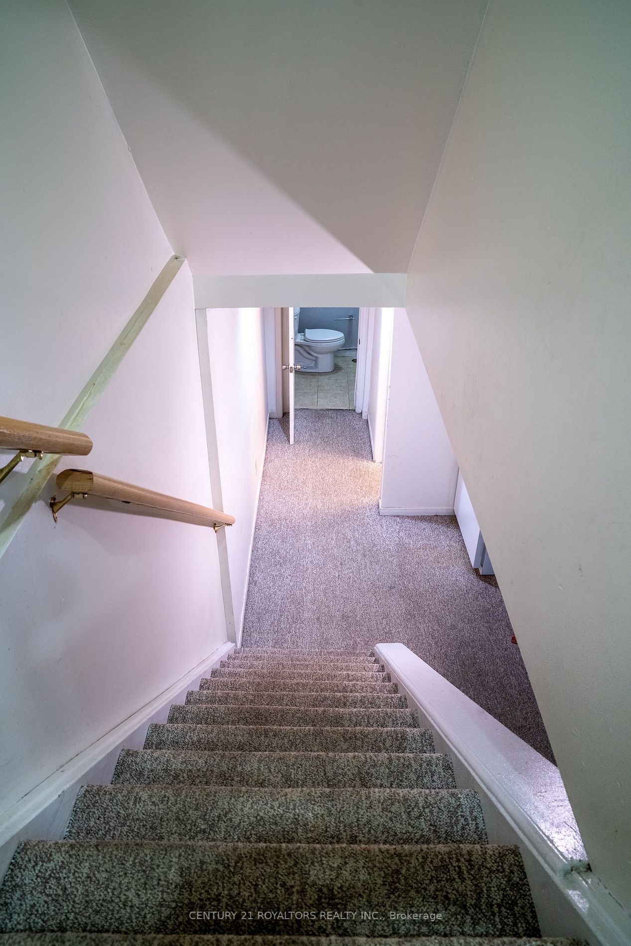60 Dutch Cres