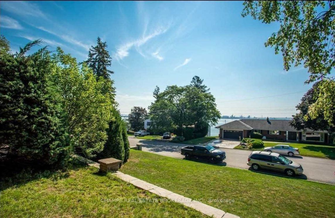 841 Danforth Place