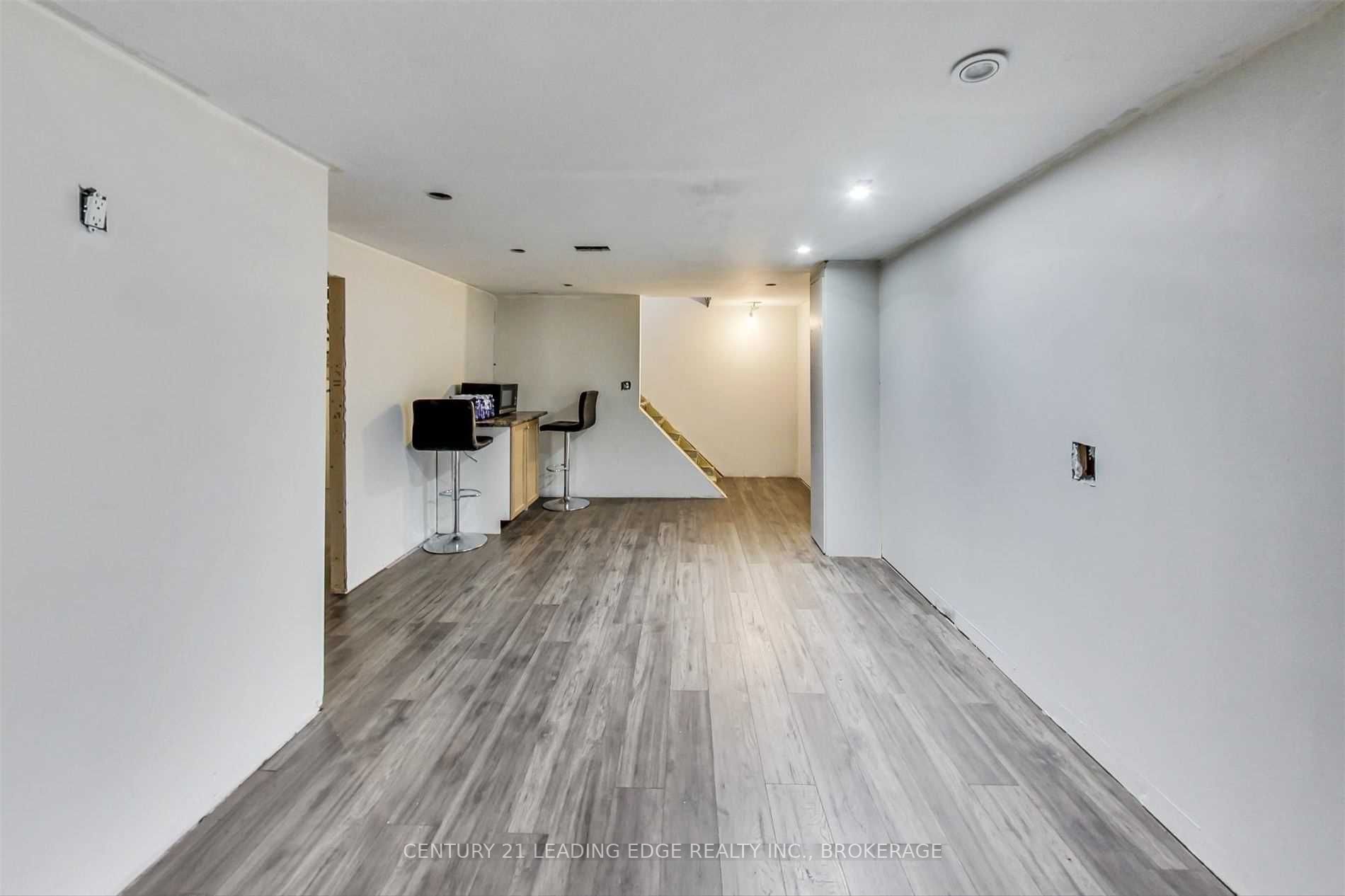 335 Broadway Ave
