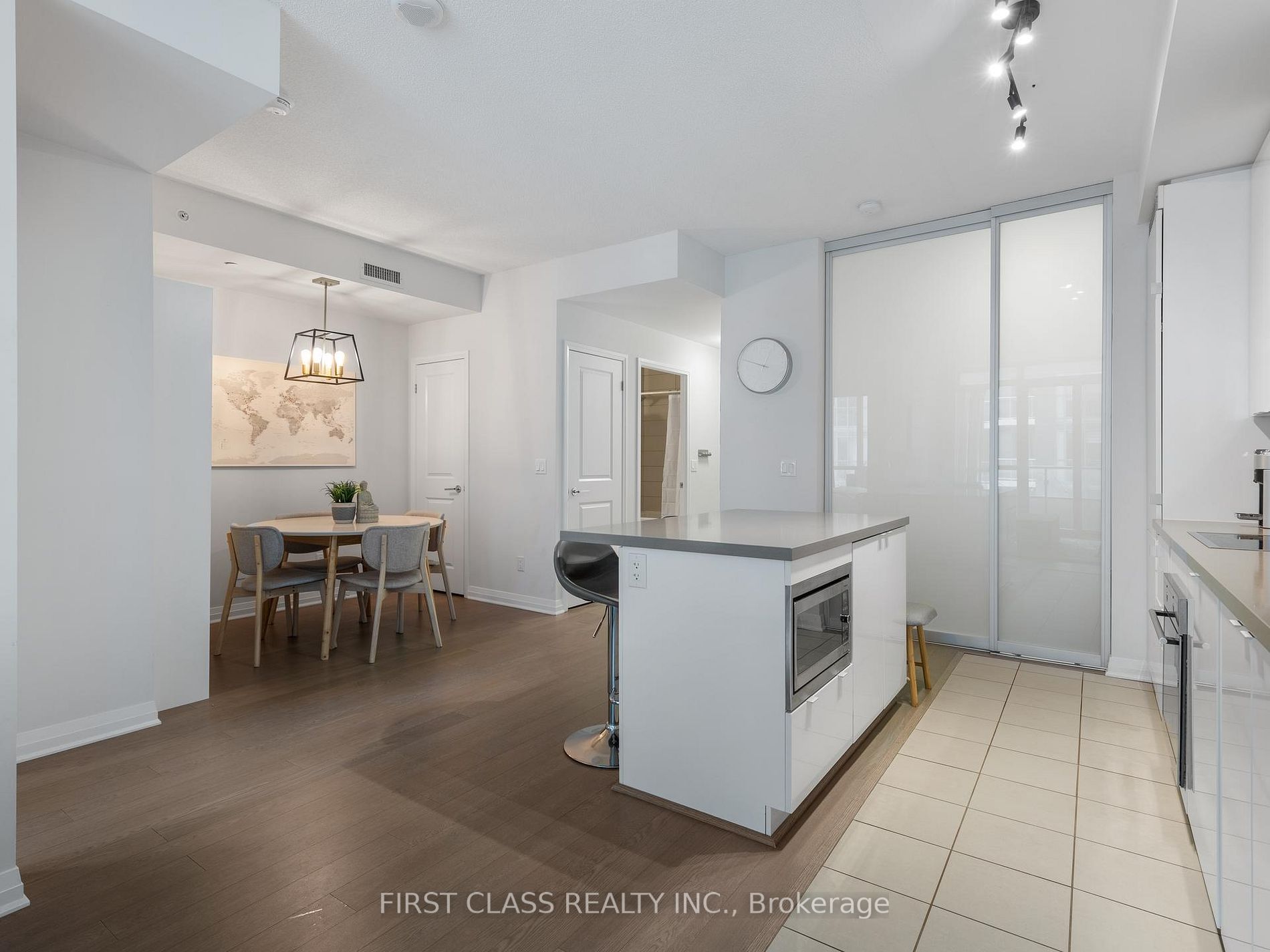 60 Annie Craig Dr, #402