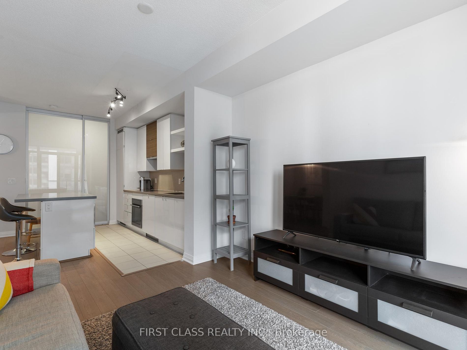 60 Annie Craig Dr, #402