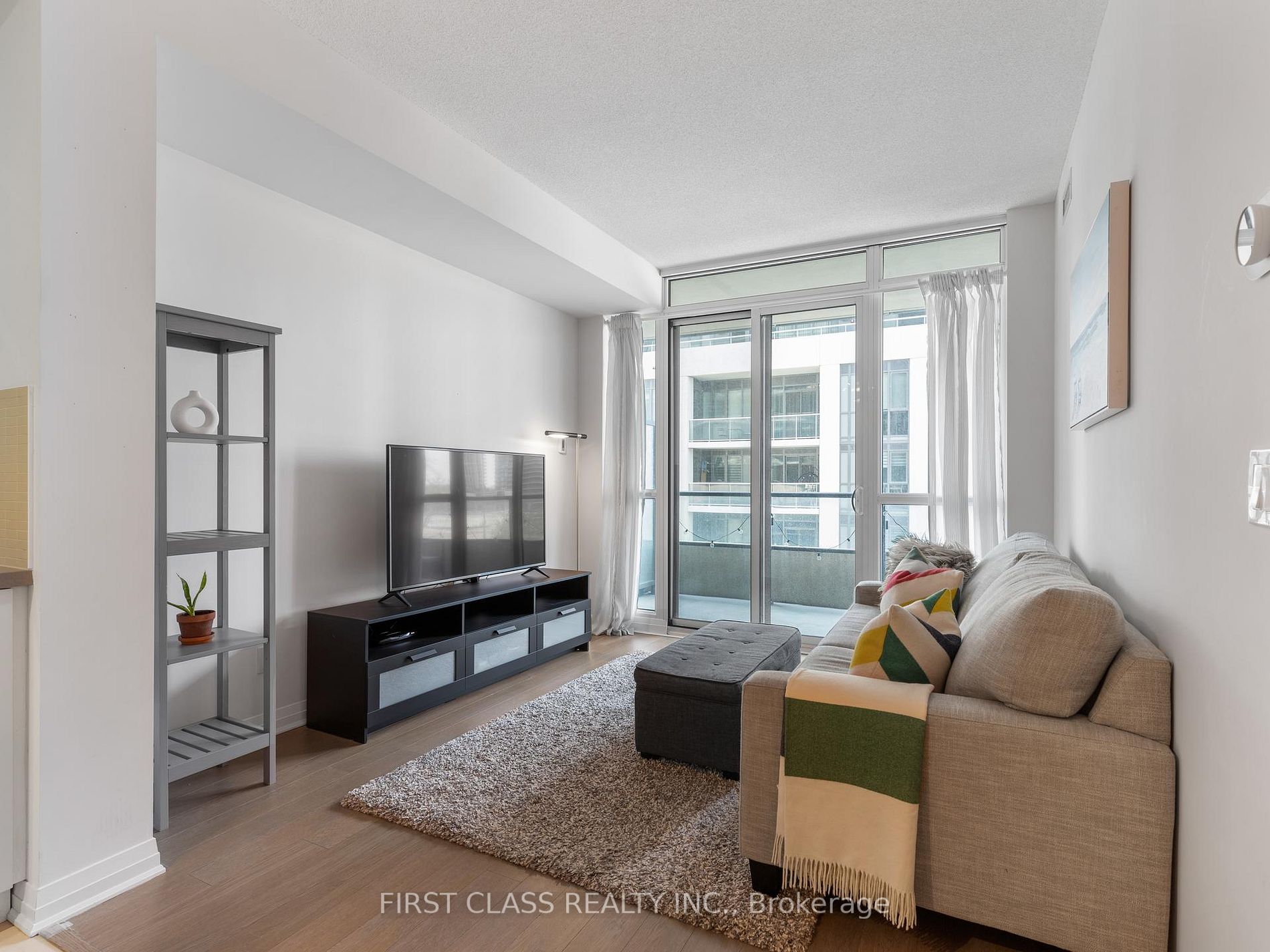 60 Annie Craig Dr, #402