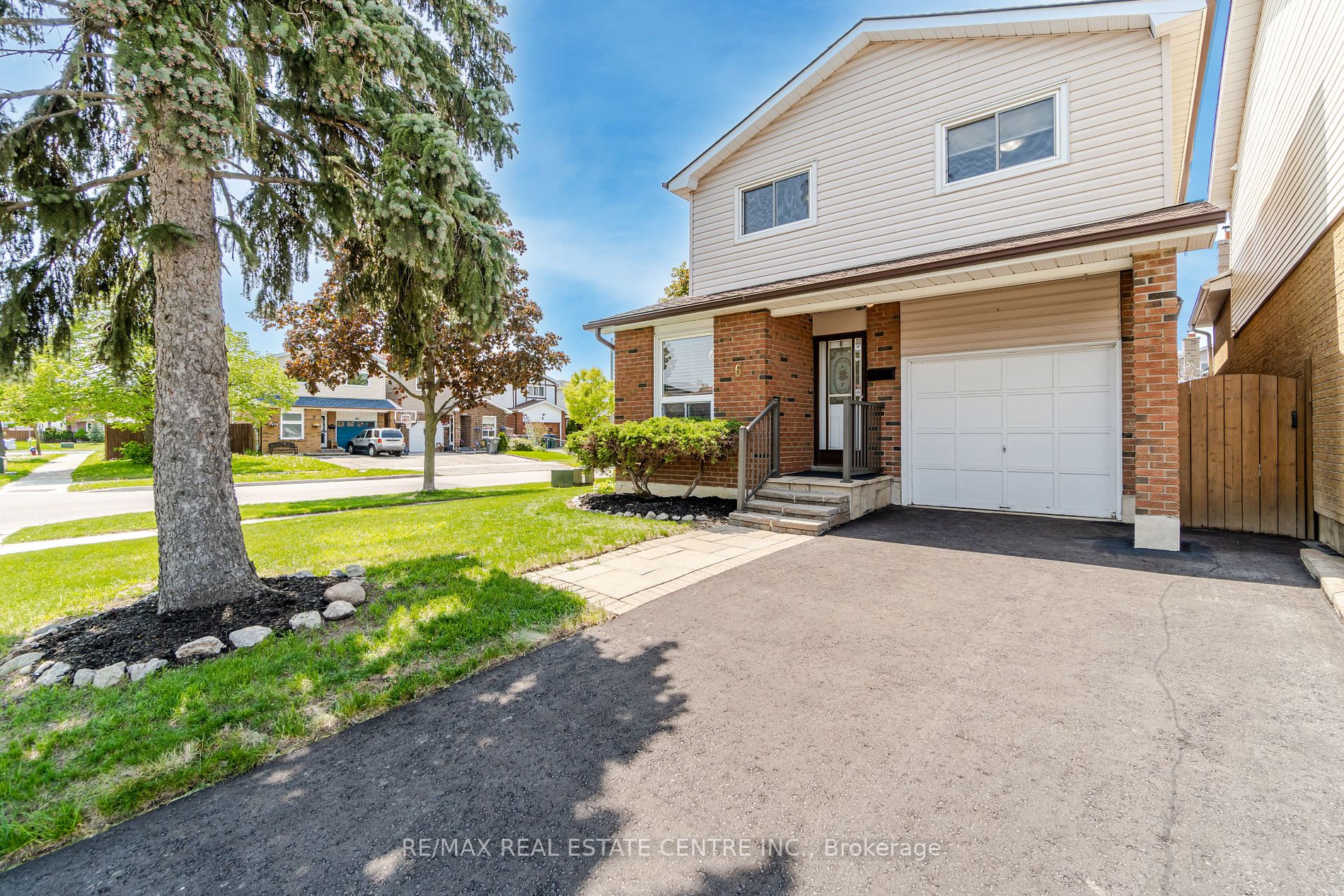 6 Winterfold Dr