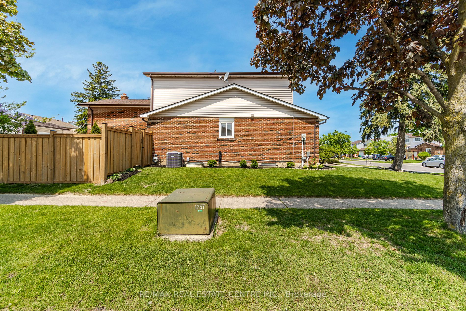 6 Winterfold Dr