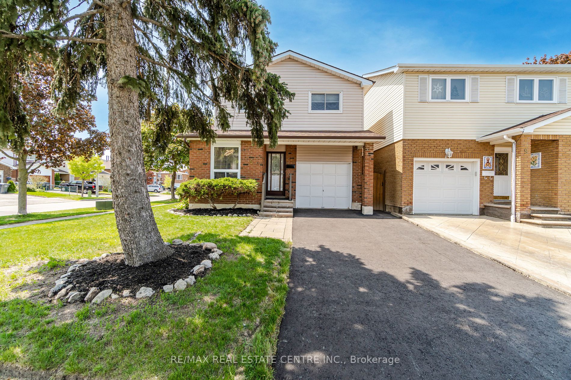 6 Winterfold Dr