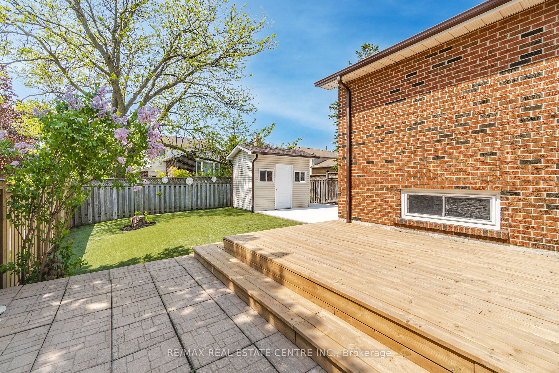 6 Winterfold Dr