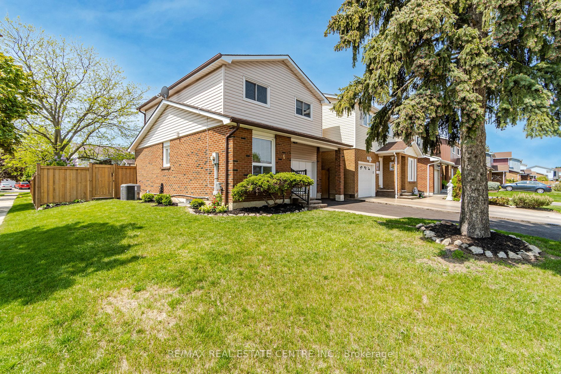 6 Winterfold Dr