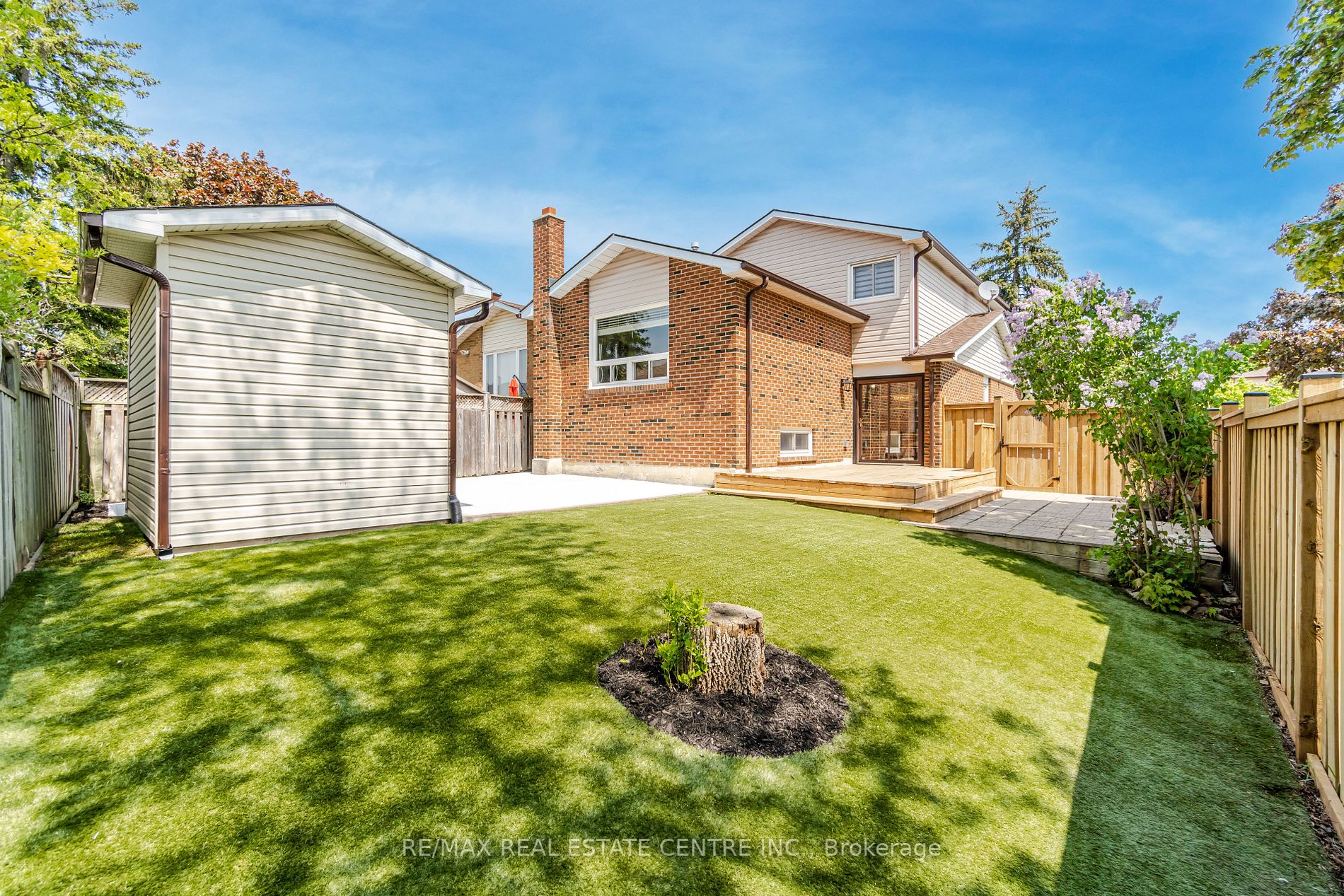 6 Winterfold Dr