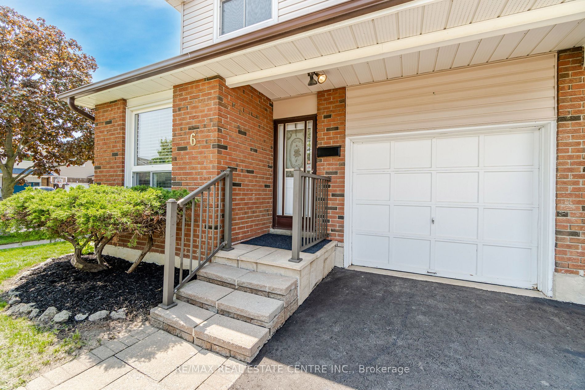 6 Winterfold Dr