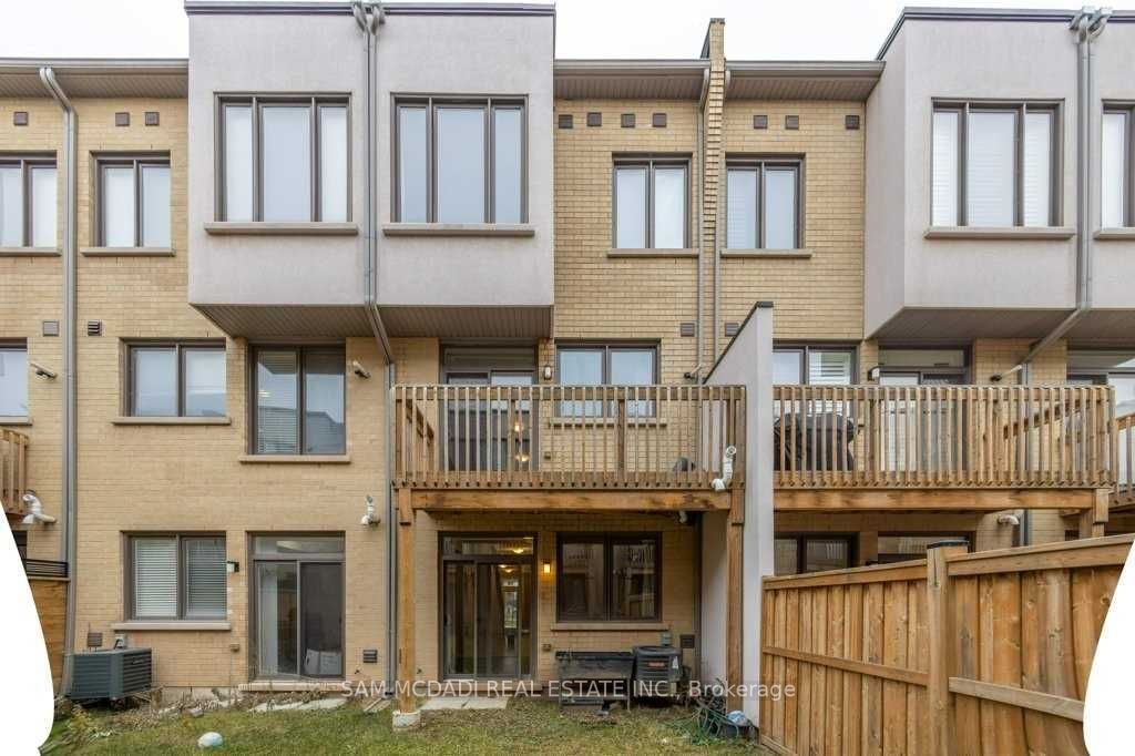 220 Squire Crescent