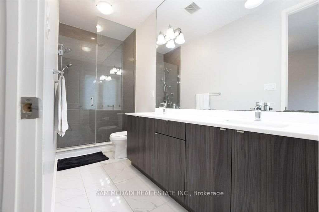 220 Squire Crescent