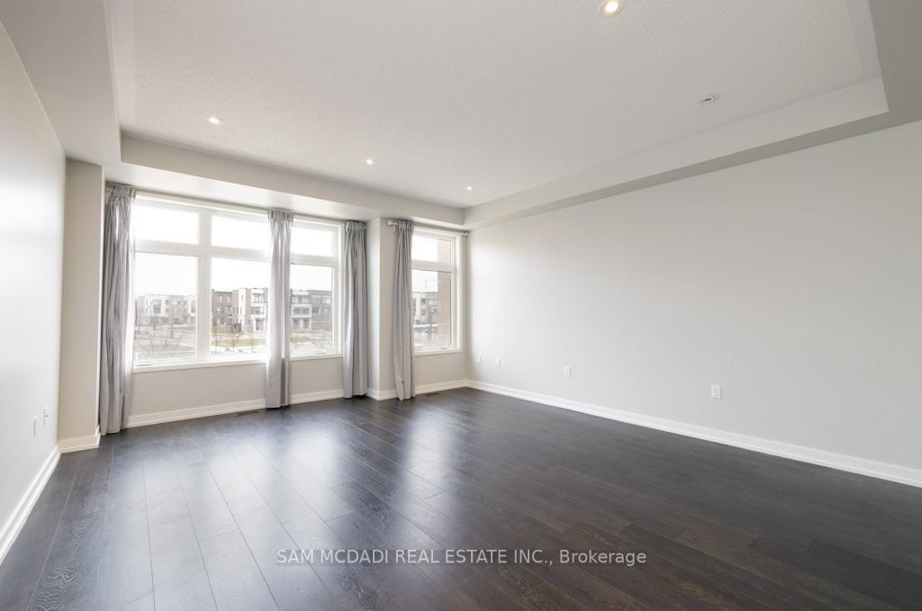 220 Squire Crescent