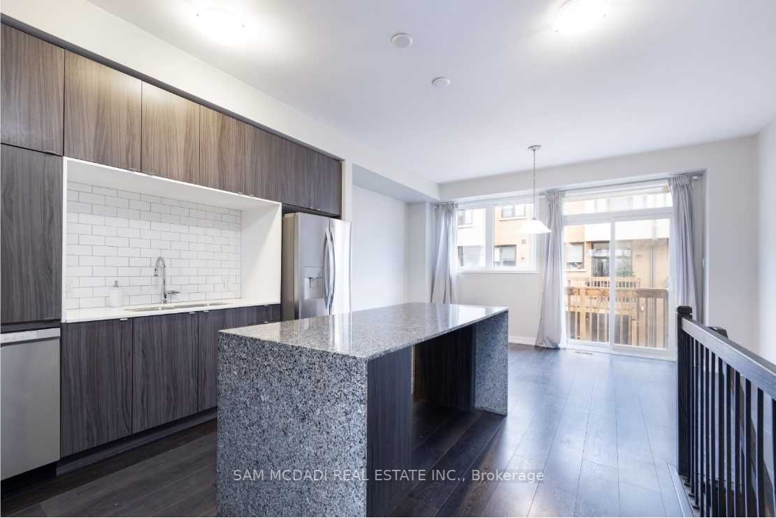 220 Squire Crescent
