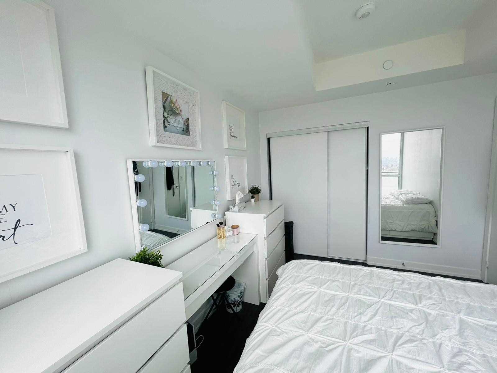 10 De Boers Dr, #1305