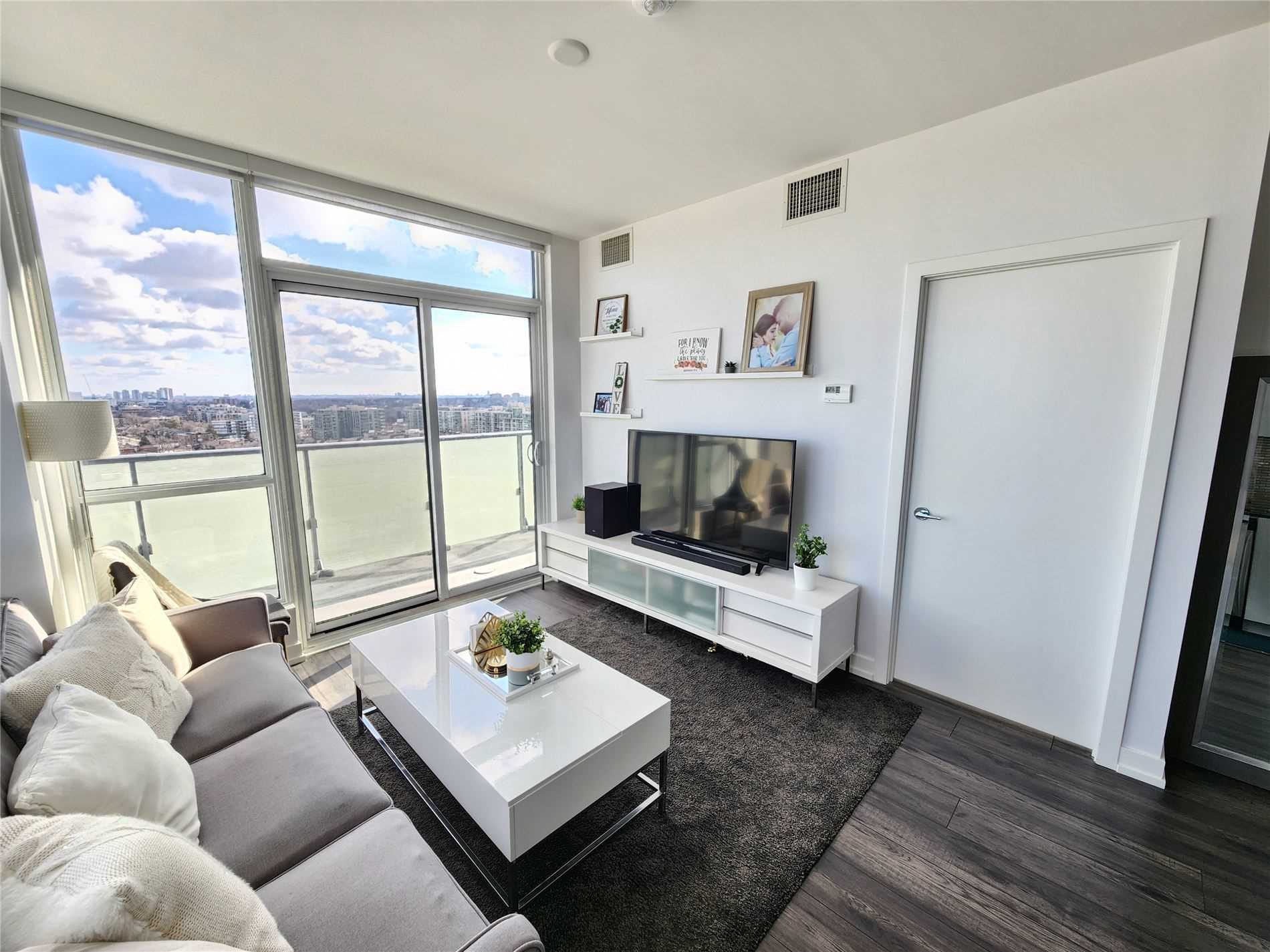 10 De Boers Dr, #1305