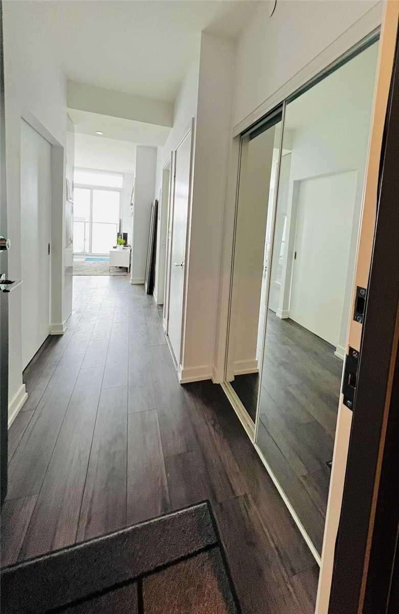 10 De Boers Dr, #1305