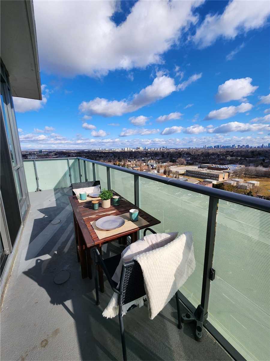 10 De Boers Dr, #1305