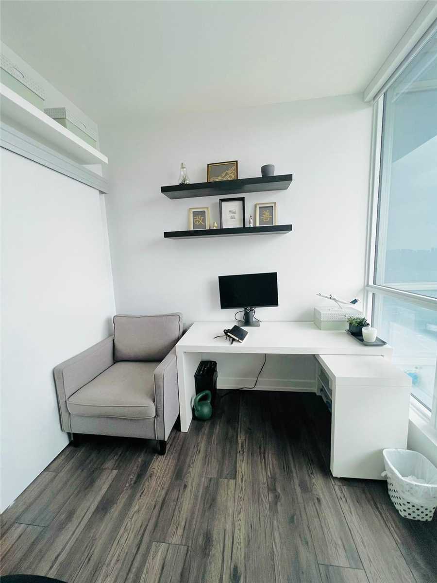 10 De Boers Dr, #1305