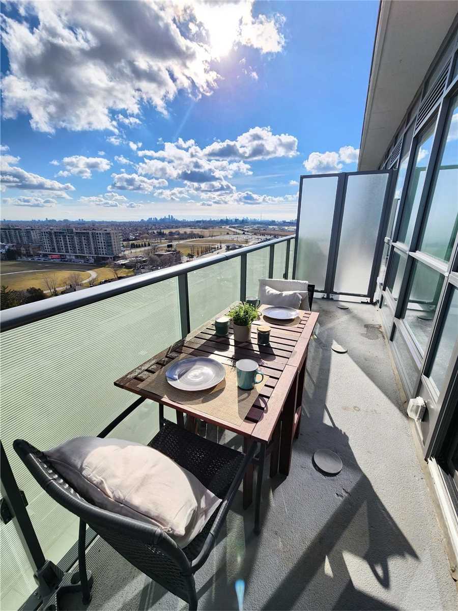 10 De Boers Dr, #1305