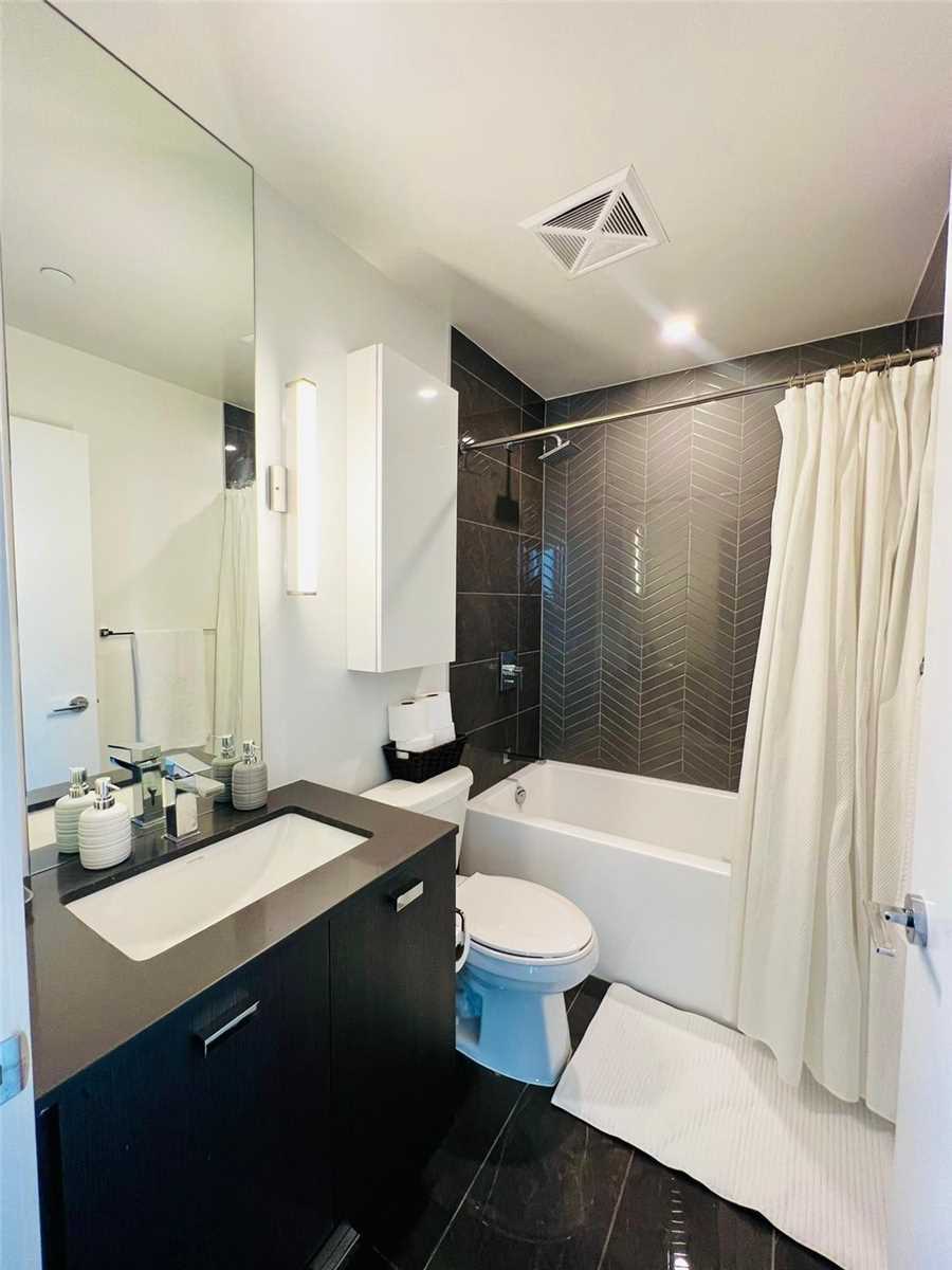 10 De Boers Dr, #1305