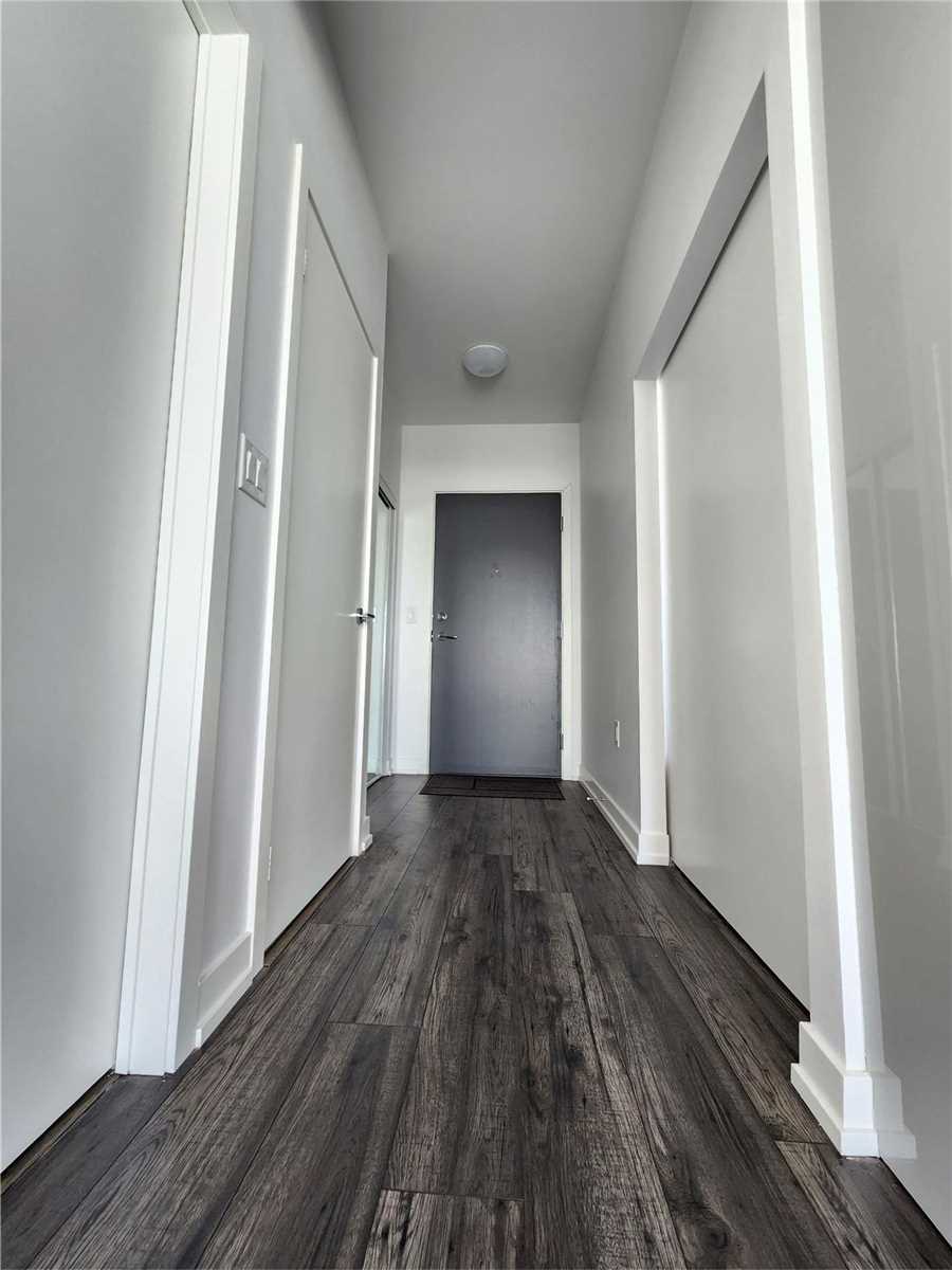 10 De Boers Dr, #1305