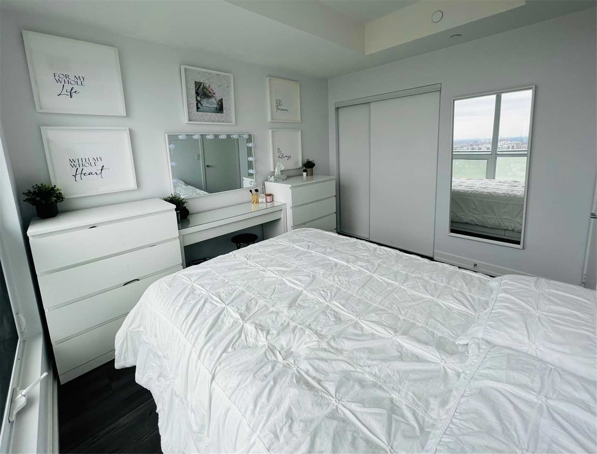 10 De Boers Dr, #1305