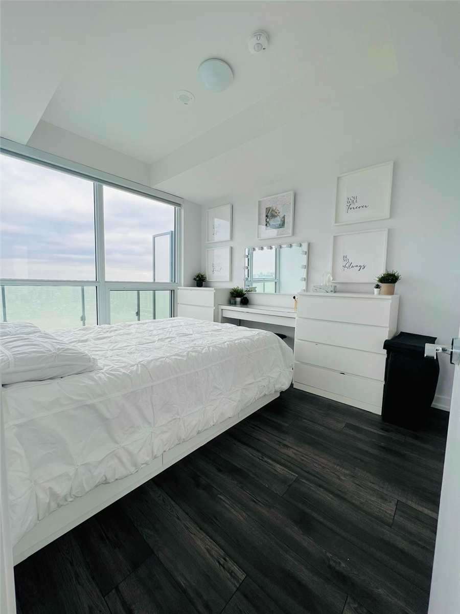 10 De Boers Dr, #1305