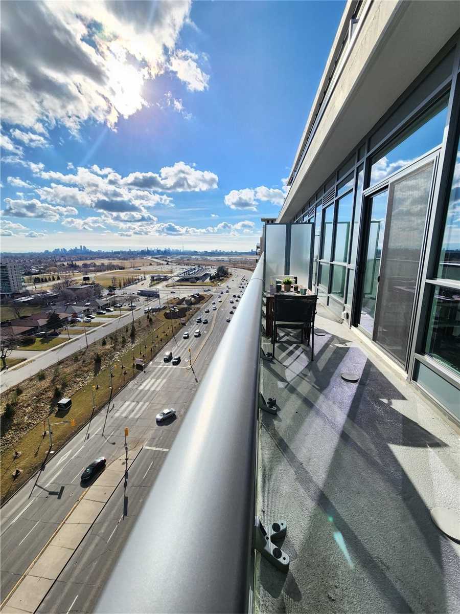 10 De Boers Dr, #1305