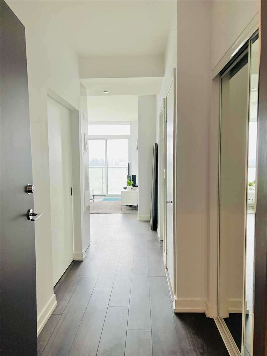 10 De Boers Dr, #1305