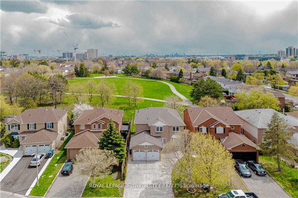 46 Lilly Cres, Brampton