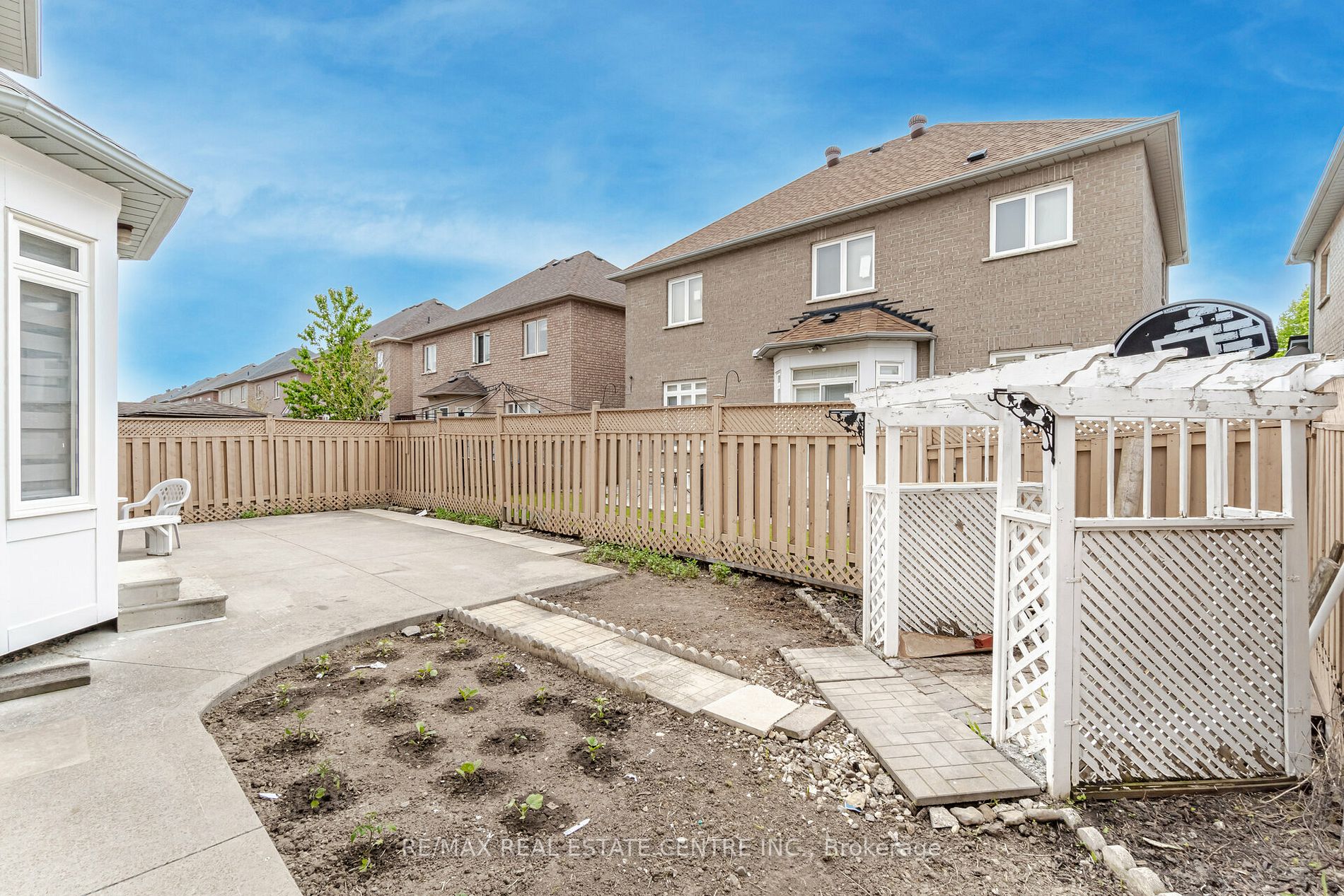5 Wild Indigo Cres