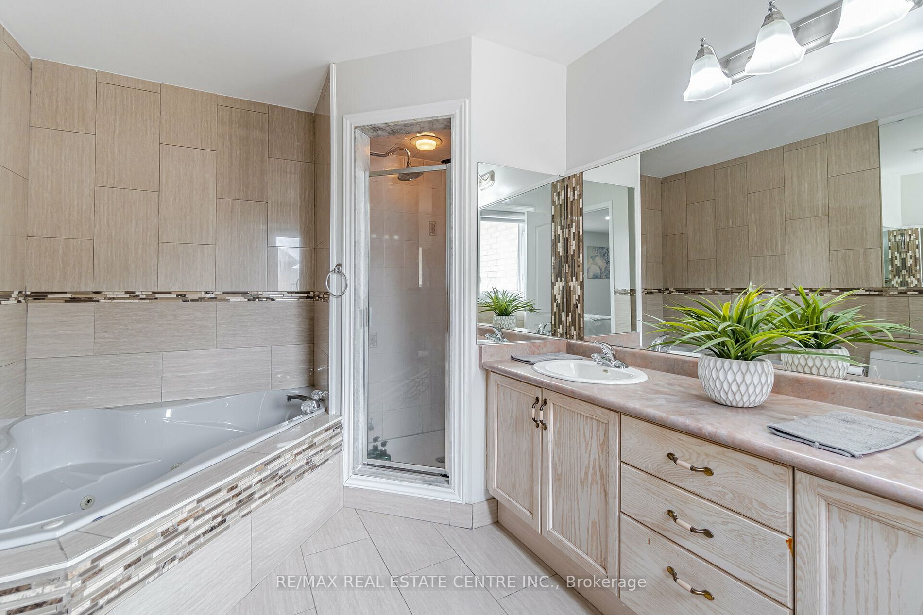 5 Wild Indigo Cres