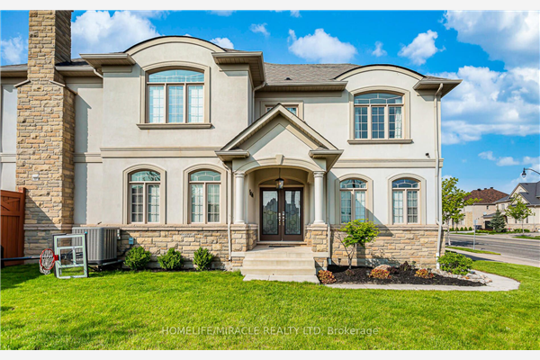 2 Beacon Hill Dr, Brampton