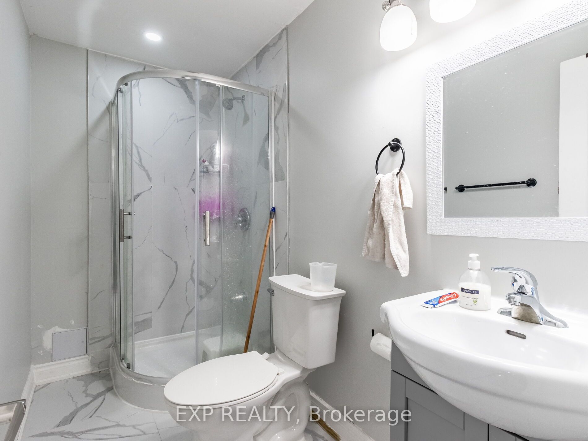 13 Bannister Cres