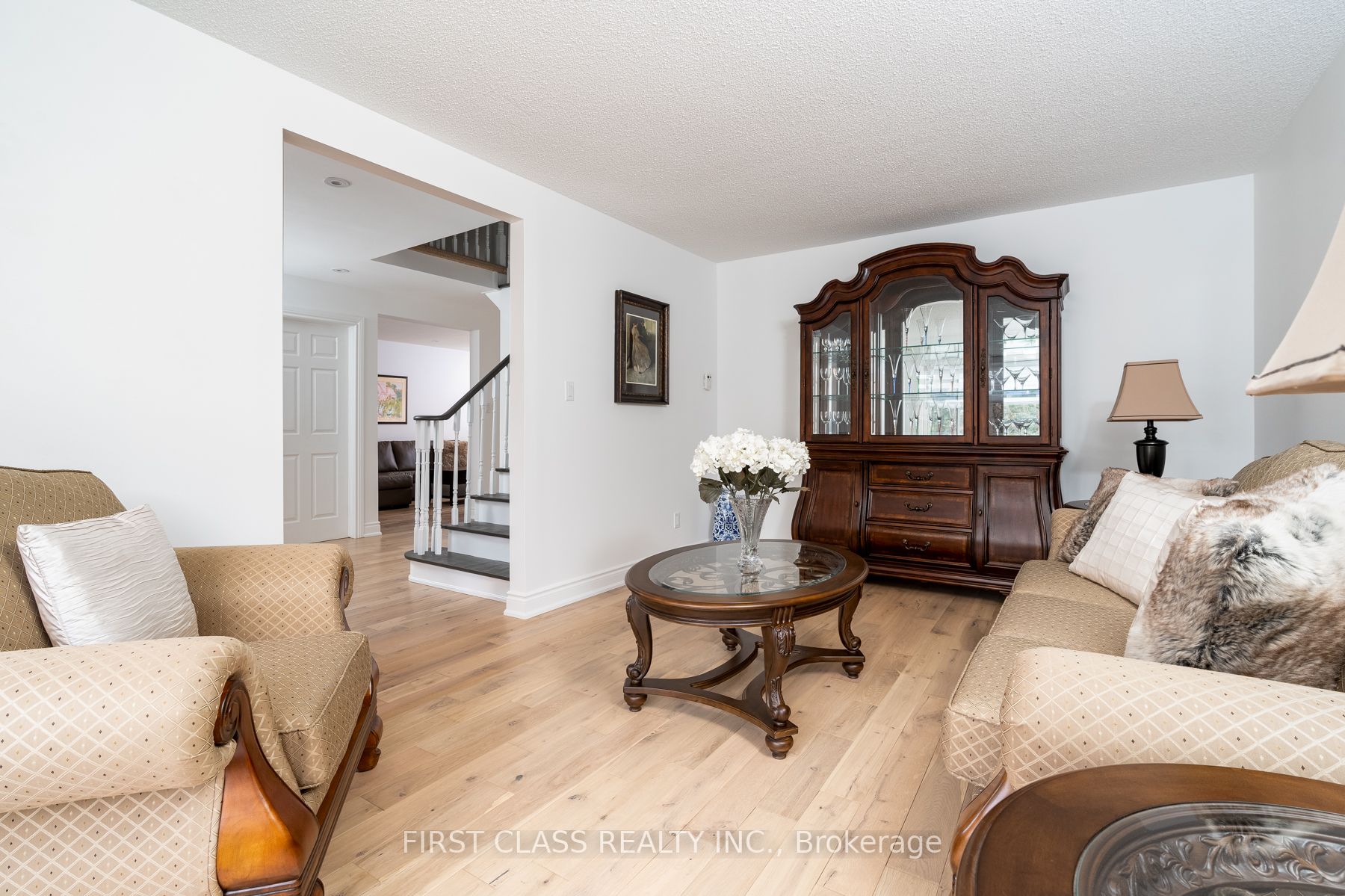 1583 Sir Monty's Dr